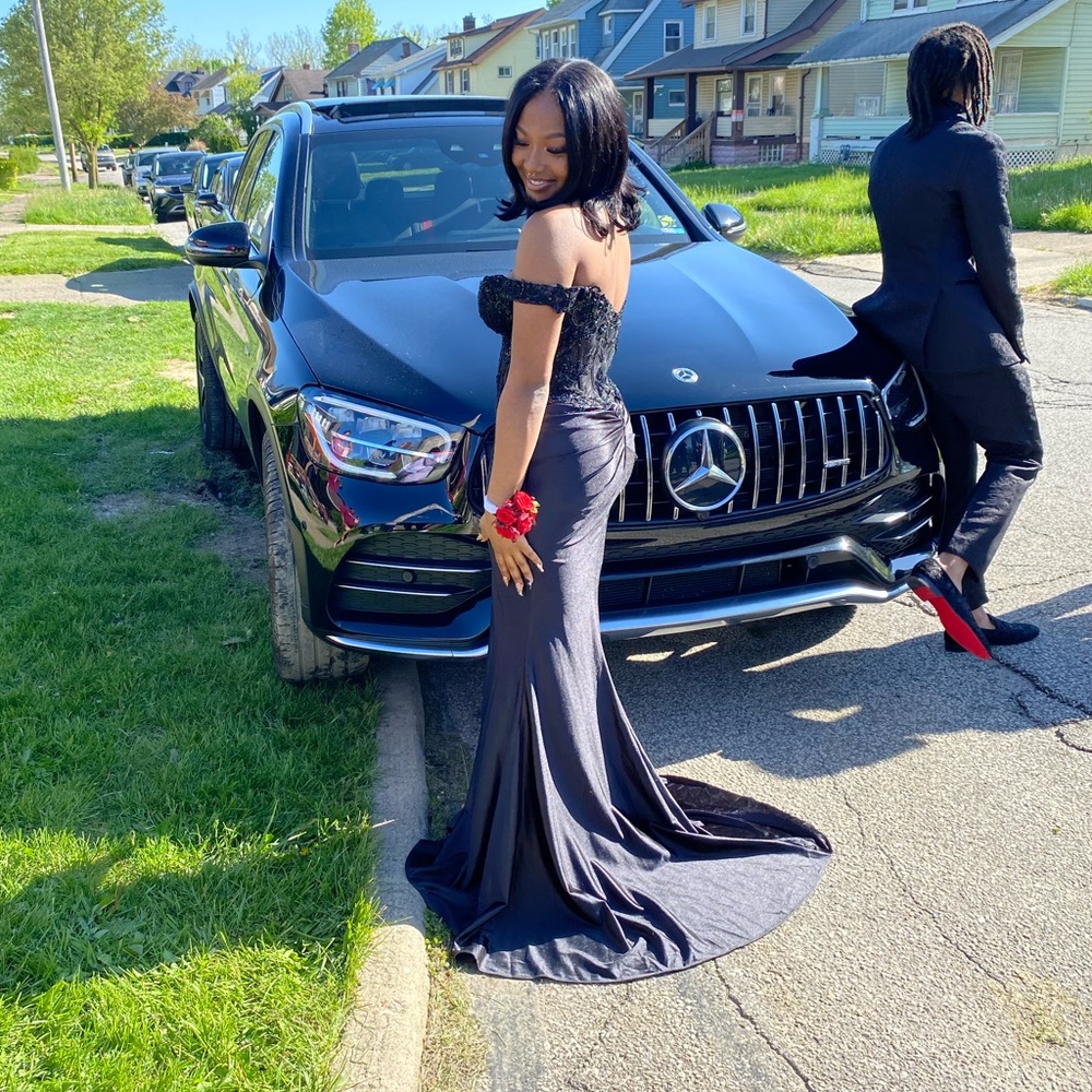 May Queen Black Off-Shoulder Prom Dress